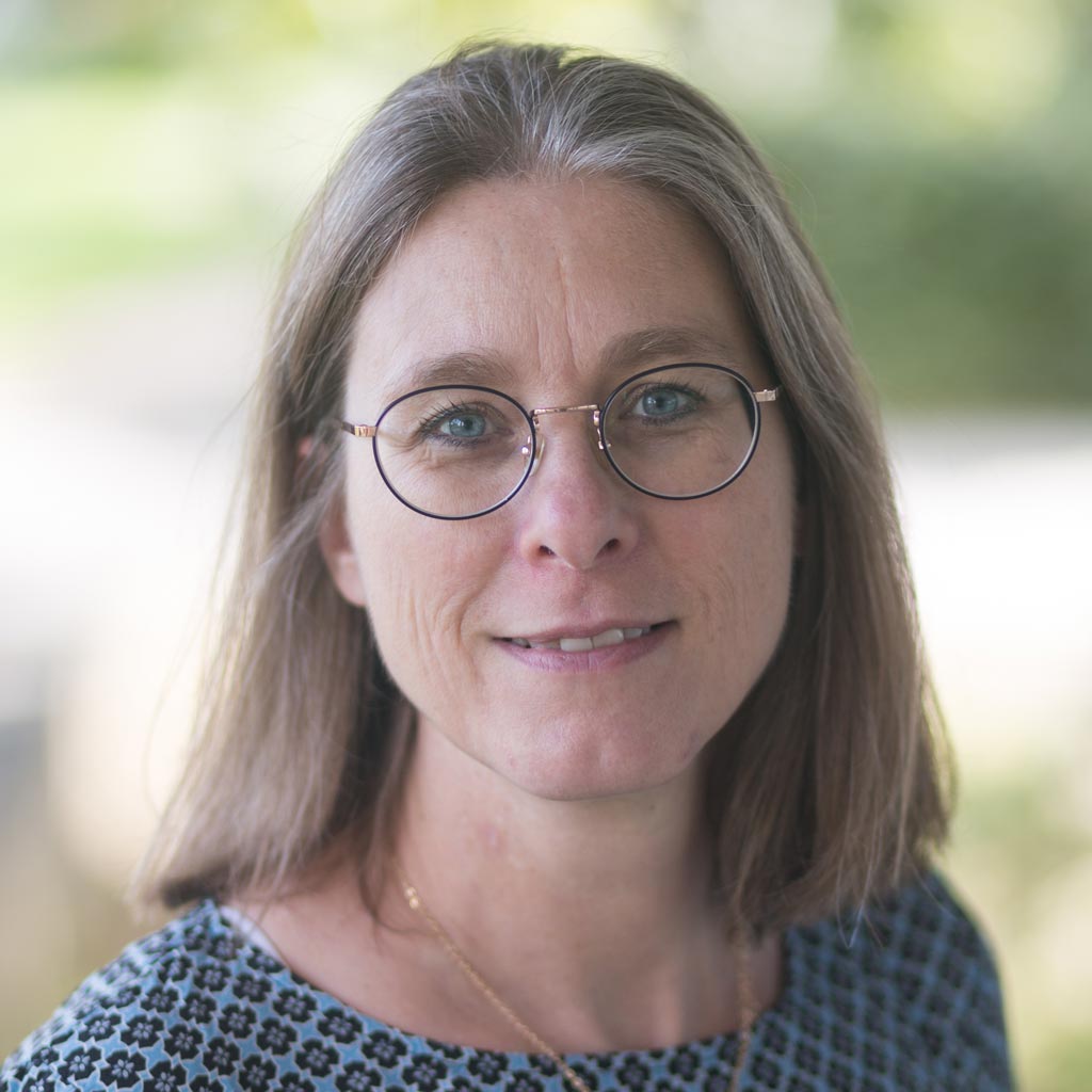 Iris Steiert, Porträt